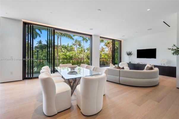 Dining room, Interior, Living room, Recessed Lighting, Wood Texture Flooring