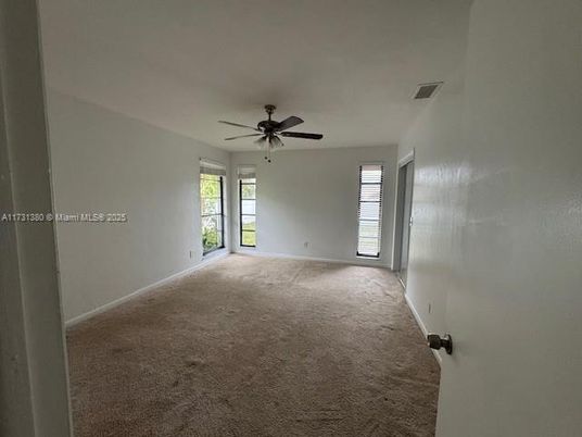 Empty room, Interior