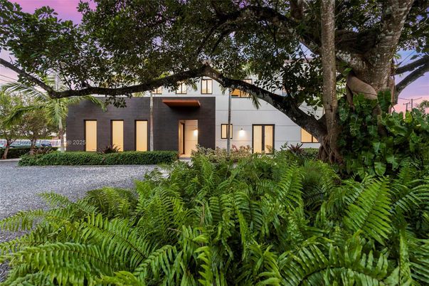 Backyard, Exterior, Facade, Modern