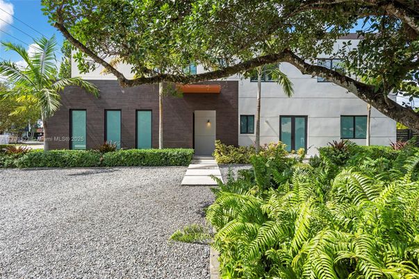 Exterior, Facade, Spanish Mediterranean