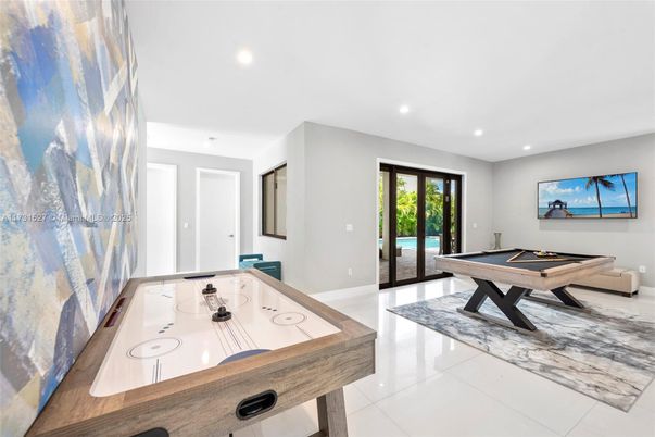 Billiard Table, Game Room, Interior, Recessed Lighting