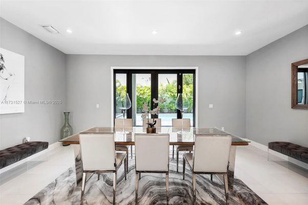 Dining room, Interior, Recessed Lighting
