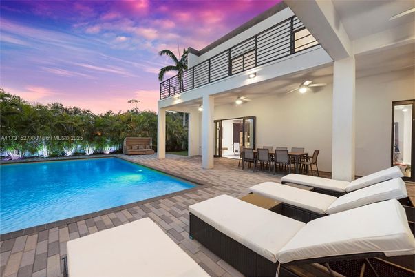 Exterior, Pool