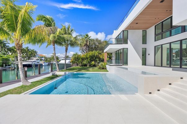 Exterior, Pool, Water