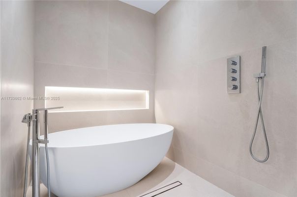 Bathroom, Free Standing Baths, Interior