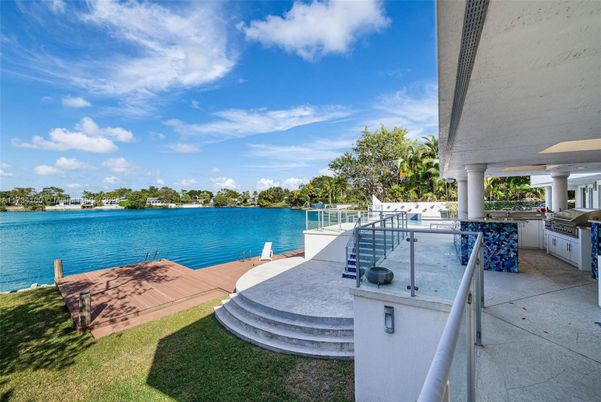 Exterior, Pool, Water