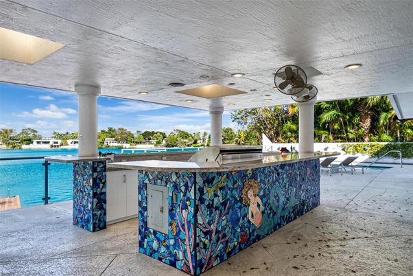 Exterior, Pool, Water