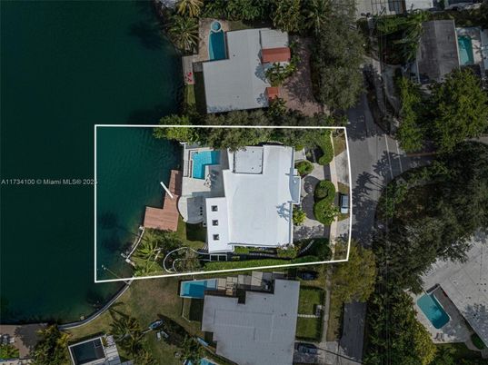 Exterior, Pool, Water
