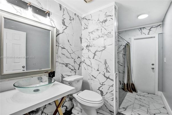 Bathroom, Interior, Marble, Marble Walls