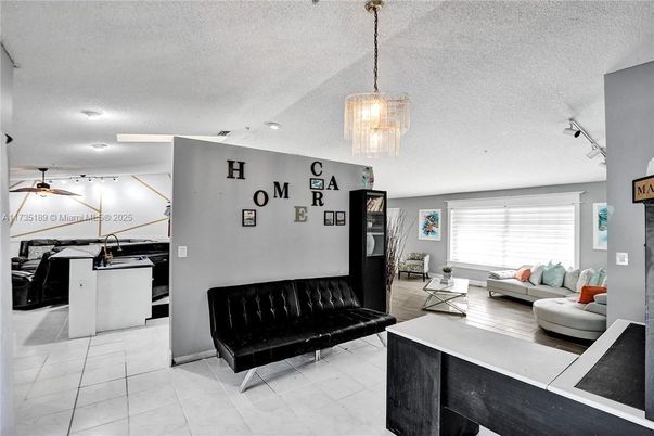 Interior, Living room, Pendant Lights, Recessed Lighting