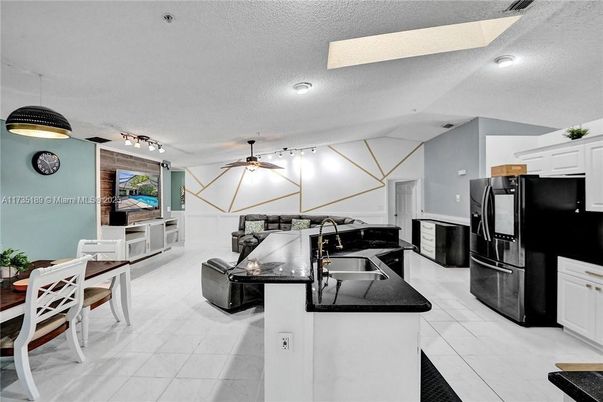 Dining room, Interior, Kitchen, Pendant Lights, Recessed Lighting