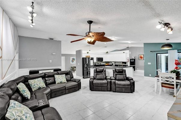 Dining room, Interior, Kitchen, Living room, Stainless Steel Appliances