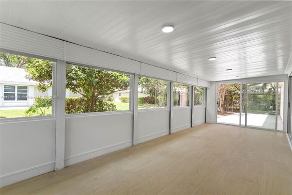 Interior, Recessed Lighting, Sun Room, Wood Texture Flooring