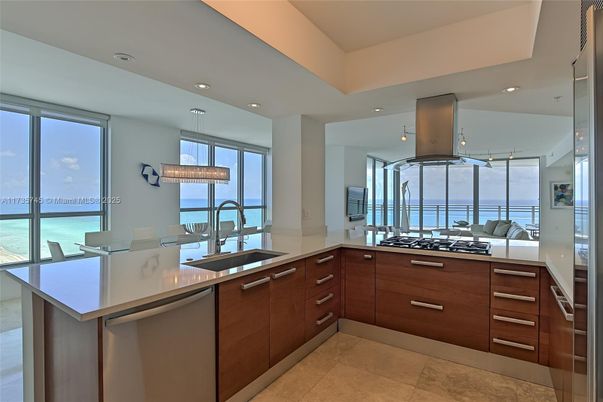 Dining room, Interior, Kitchen, Pendant Lights, Recessed Lighting, Stainless Steel Appliances, Water