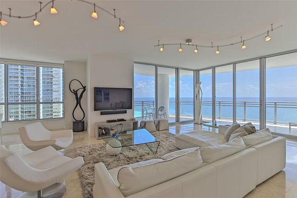 Interior, Living room, Water