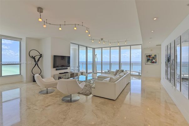 Interior, Living room, Recessed Lighting, Water