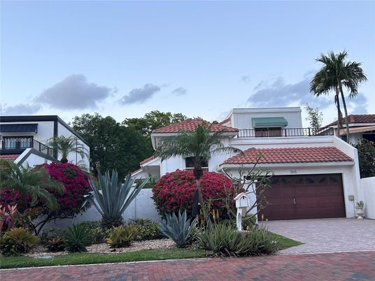 Attached, Exterior, Facade, Spanish Mediterranean