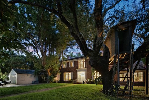 Backyard, Detached Garage, Exterior