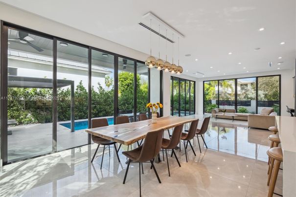 Dining room, Interior, Pendant Lights, Recessed Lighting