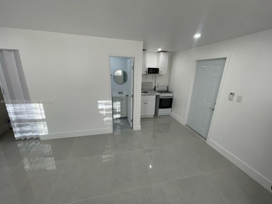 Empty room, Interior, Kitchen, Recessed Lighting