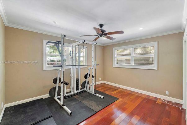 Fitness Equipment, Interior, Recessed Lighting, Wood Texture Flooring
