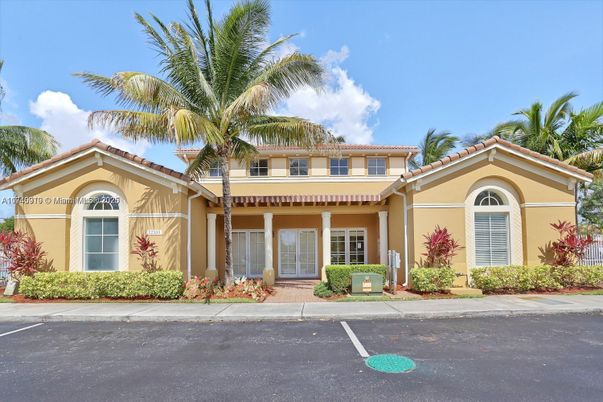 Exterior, Facade, Mediterranean