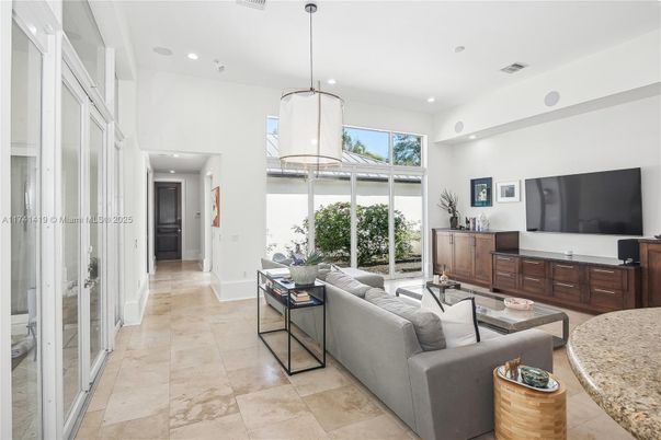 Interior, Living room, Pendant Lights, Recessed Lighting