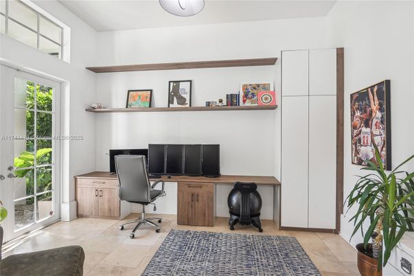 Home Office, Interior