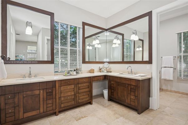 Bathroom, Dual Sink Vanities, Interior