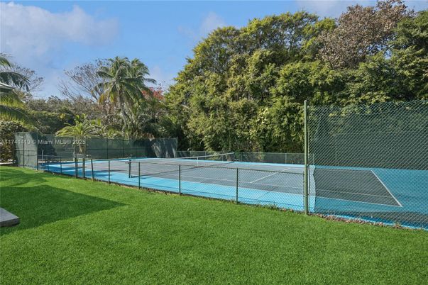 Exterior, Tennis Courts