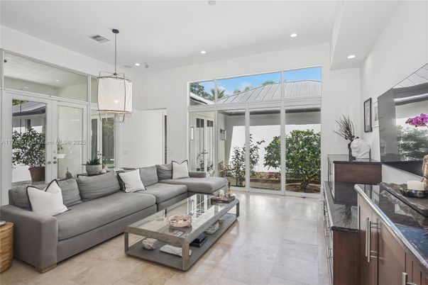 Interior, Living room, Pendant Lights, Recessed Lighting