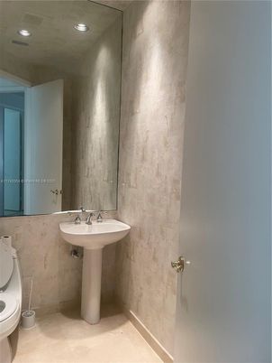 Bathroom, Interior, Recessed Lighting