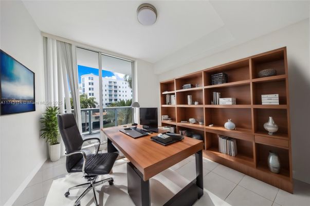 Home Office, Interior