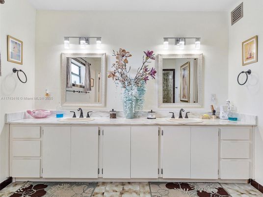 Bathroom, Dual Sink Vanities, Interior