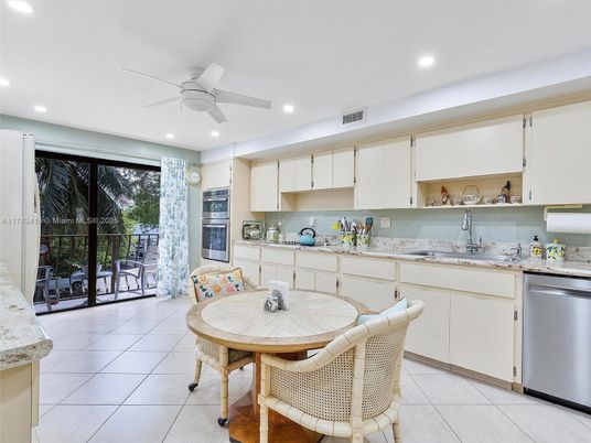 Dining room, Interior, Kitchen, Recessed Lighting