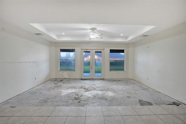 Empty room, Interior, Recessed Lighting