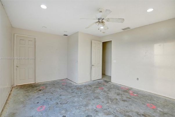 Empty room, Interior, Recessed Lighting