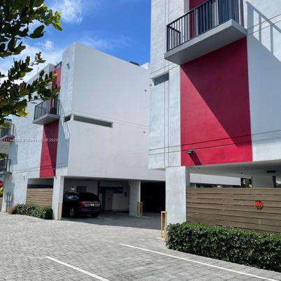 Attached, Exterior, Facade, Modern