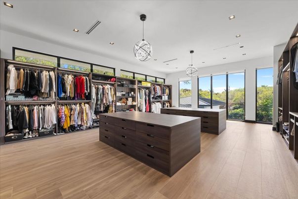 Interior, Pendant Lights, Recessed Lighting, Walk-in Closets, Wood Texture Flooring