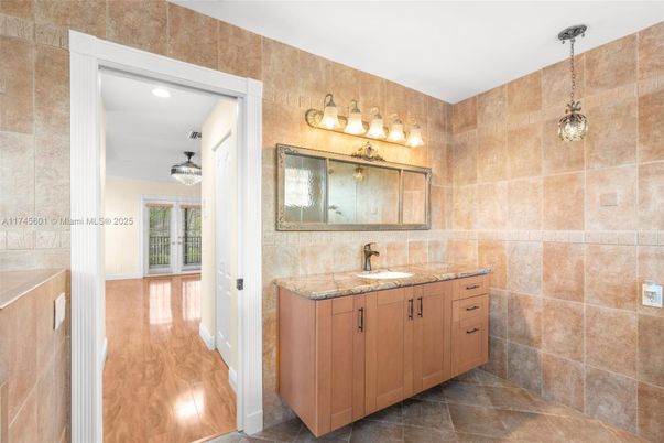 Bathroom, Interior, Pendant Lights, Recessed Lighting, Wood Texture Flooring