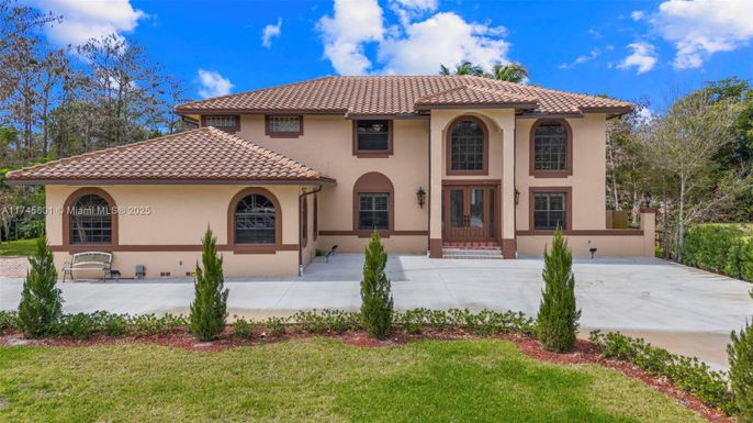 Backyard, Exterior, Facade, Mediterranean