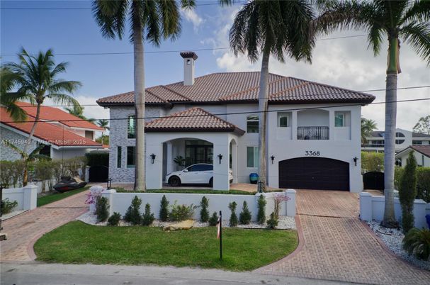 Attached, Exterior, Facade, Spanish Mediterranean