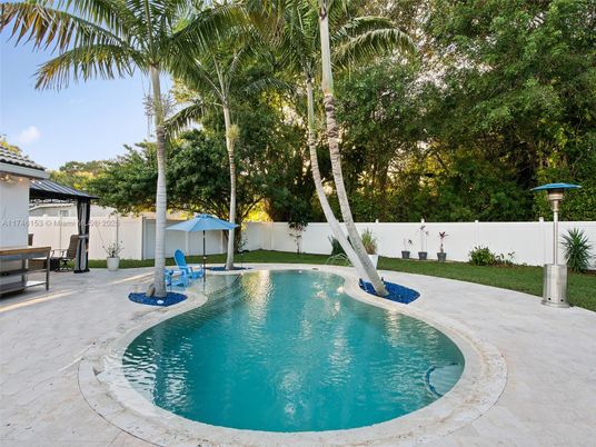 Exterior, Playground, Pool