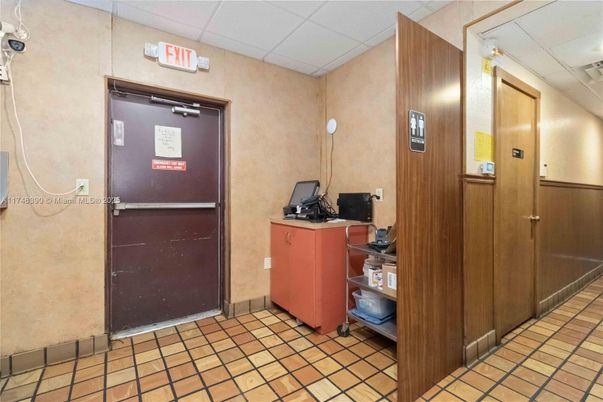 Elevator, Interior