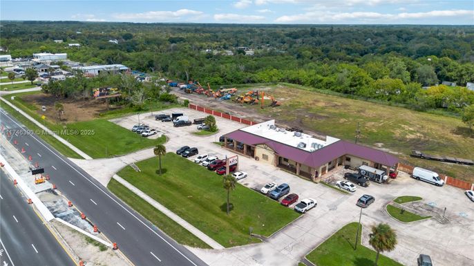 Exterior, Drone