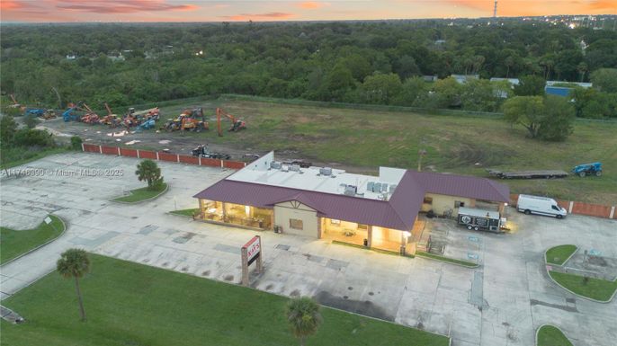 Exterior, Drone