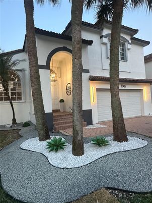 Attached, Exterior, Facade, Mediterranean