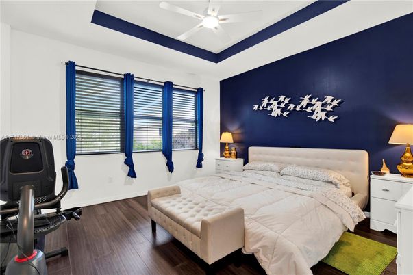 Bedroom, Fitness Equipment, Interior, Wood Texture Flooring