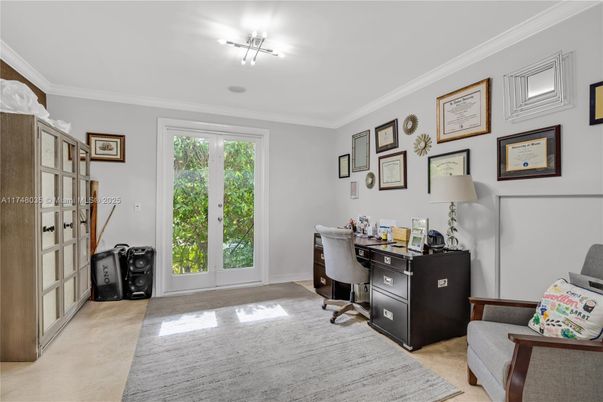 Home Office, Interior