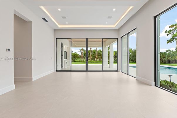 Empty room, Interior, Recessed Lighting